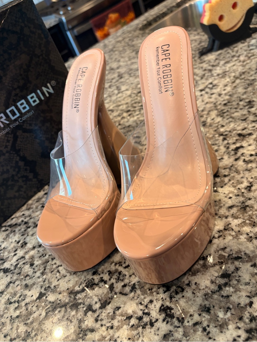 NWT Women’s 7 Cape Robbin Nude Clear Platform Mule